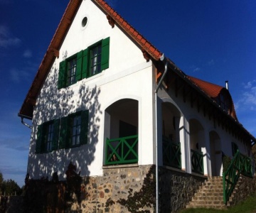 Kolonics Pinceszet