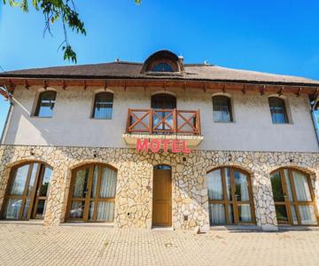 Tekergo Etterem Es Motel