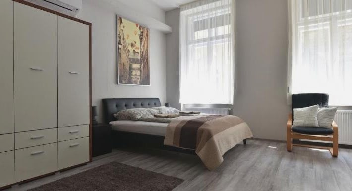 Corvin Point Rooms and Apartments