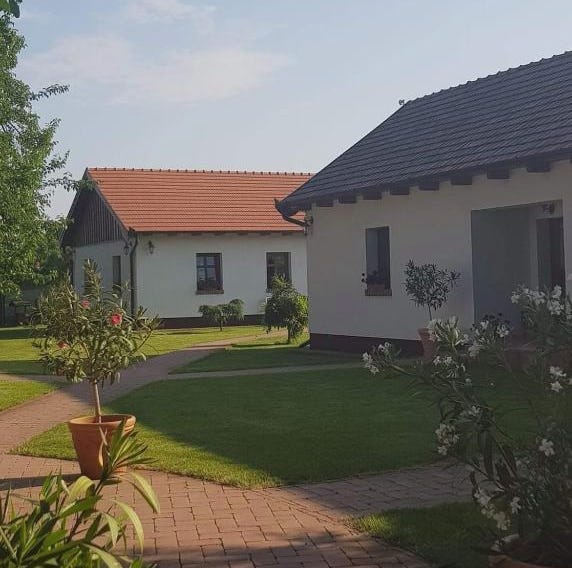Tóth Vendégház és Apartmanház Újfehértó
