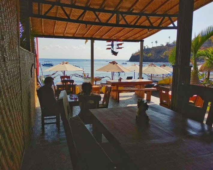 COCONUT BEACH BUNGALOWs & WARUNG