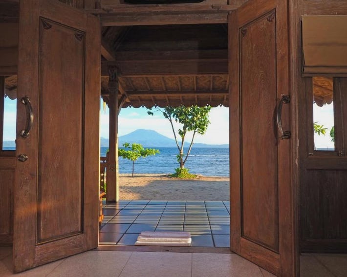 Blue Harbor Beachfront Villas & Resto