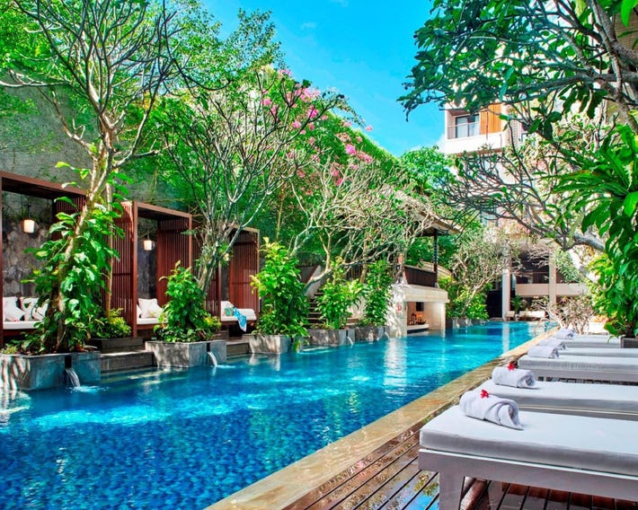 Jambuluwuk Oceano Seminyak Hotel