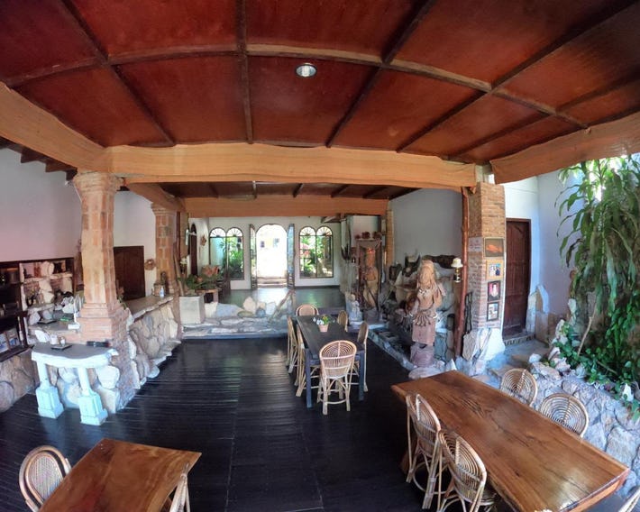 PIAS POPPIES HOTEL