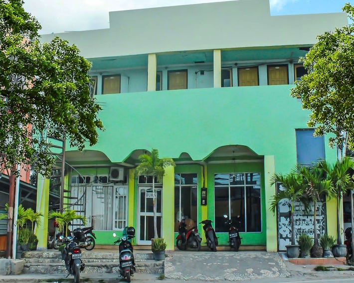 Hotel Brenton by OYO