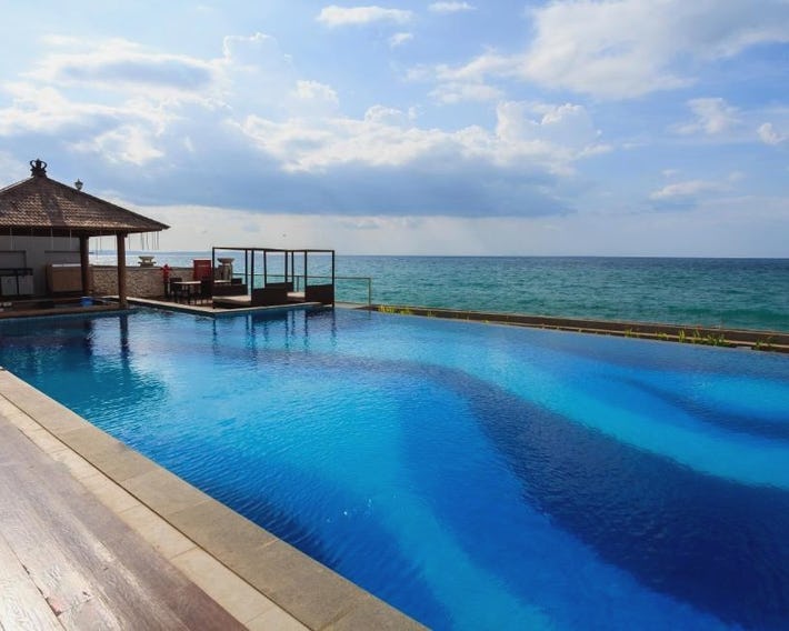Hotel on The Rock