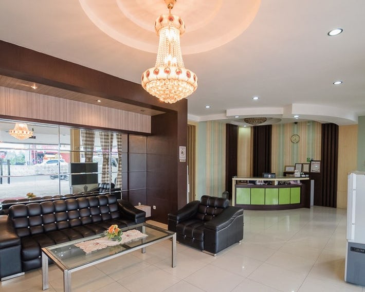RedDoorz Plus Near Simpang Rimbo Jambi