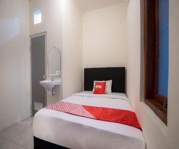 Midys by OYO Rooms