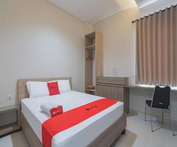 RedDoorz Plus at Cirebon City Center