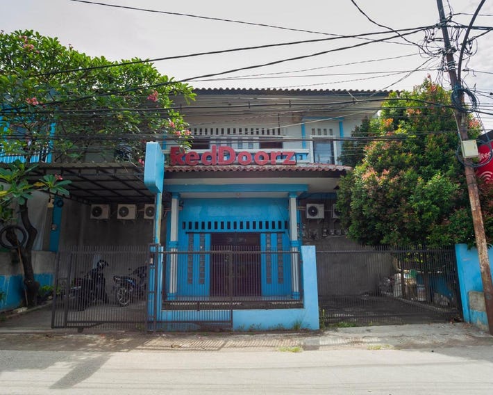 RedDoorz near Margonda Raya