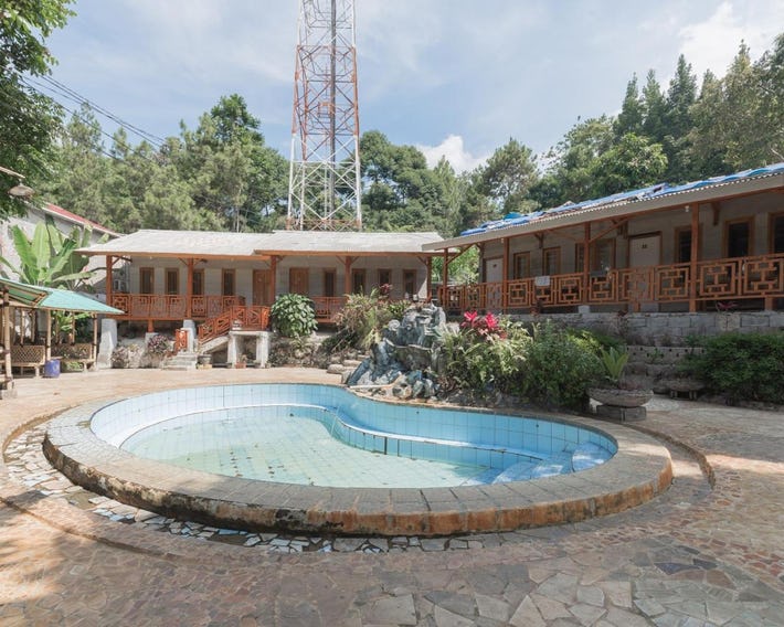 Urbanview Hotel D'Pineapple Villa Ciater by RedDoorz
