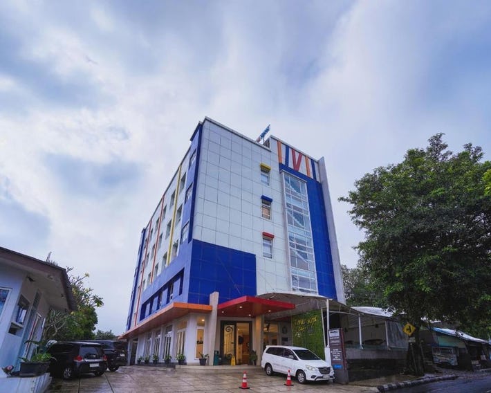 Sparks Odeon Sukabumi, ARTOTEL Curated