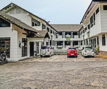 SUPER OYO 92324 Hotel Sinar Rejeki