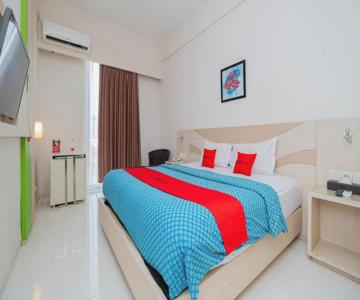 RedDoorz Premium at Jalan Veteran Bojonegoro