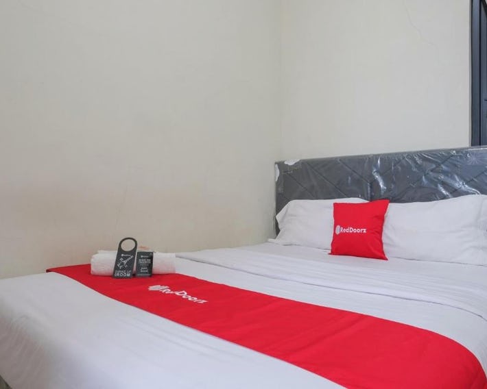 RedDoorz near Malang Creative Center