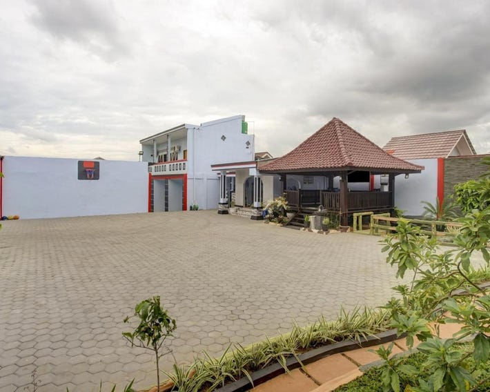 OYO Life 3982 Azka Homestay Syariah