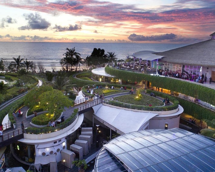 YELLO Hotel Kuta Beachwalk Bali