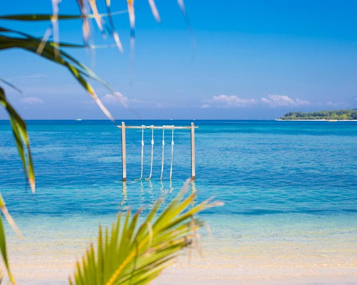 Island View Bar & Bungalow