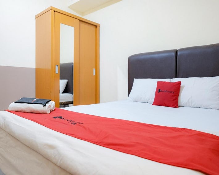 RedDoorz at Jalan Biak Roxy Jakarta