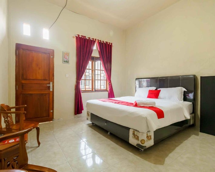 RedDoorz near Bukit Kubu Berastagi