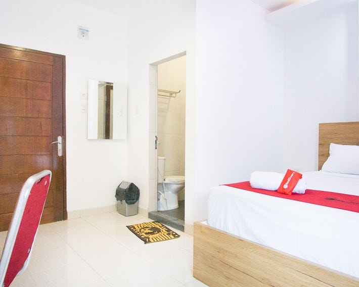 RedDoorz @ RS Adam Malik Medan