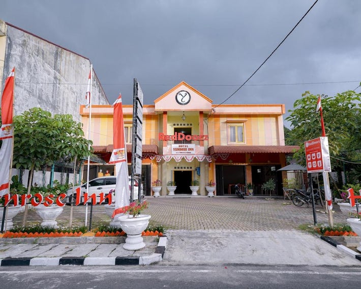 RedDoorz Plus at Jalan FL Lumban Tobing Sibolga