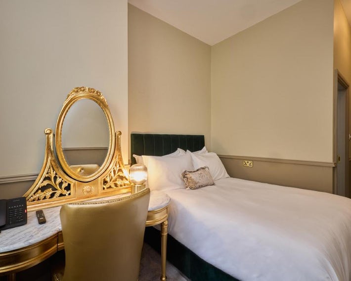 RiverHouse Hotel