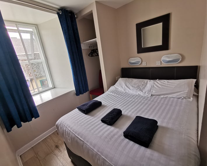 Snoozles Quay Street Tourist Hostel