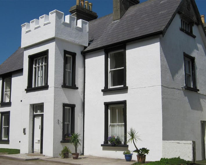 The Valley House Holiday Hostel And Bar