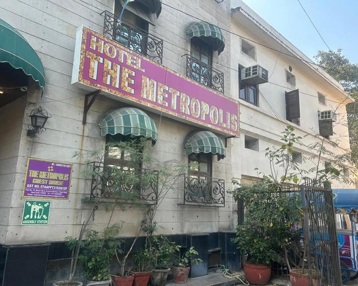 The Metropolis Guest House Near RK Ashram Metro Station