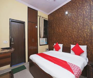 Akash Guest House by OYO Rooms