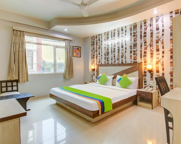 FabHotel Rockwell Plaza