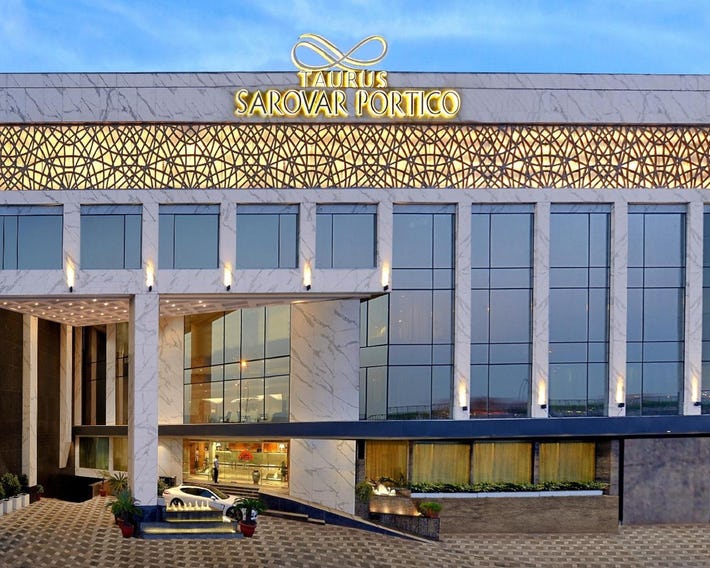 Taurus Sarovar Portico