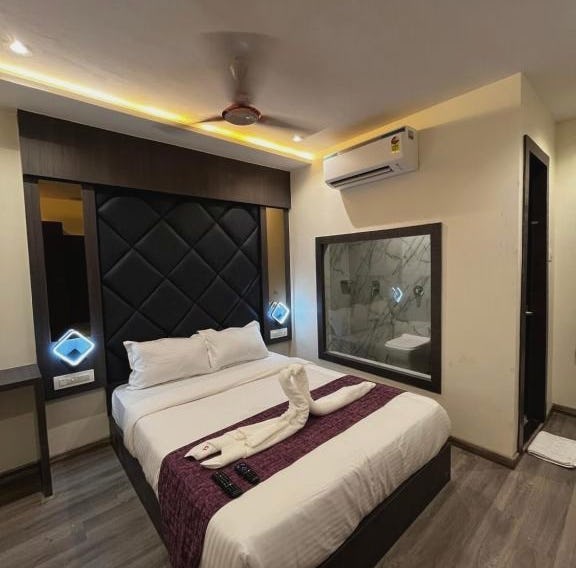 Hotel Classio Andheri - Near DN Nagar Metro Station