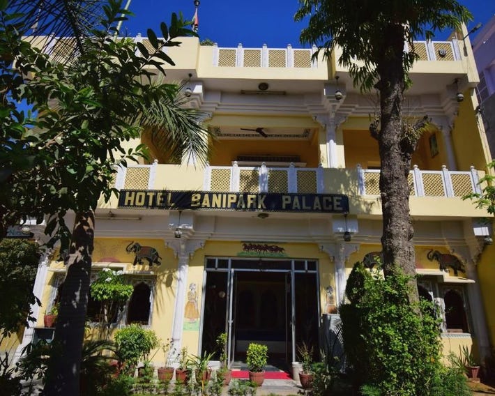 Hotel Bani Park Palace