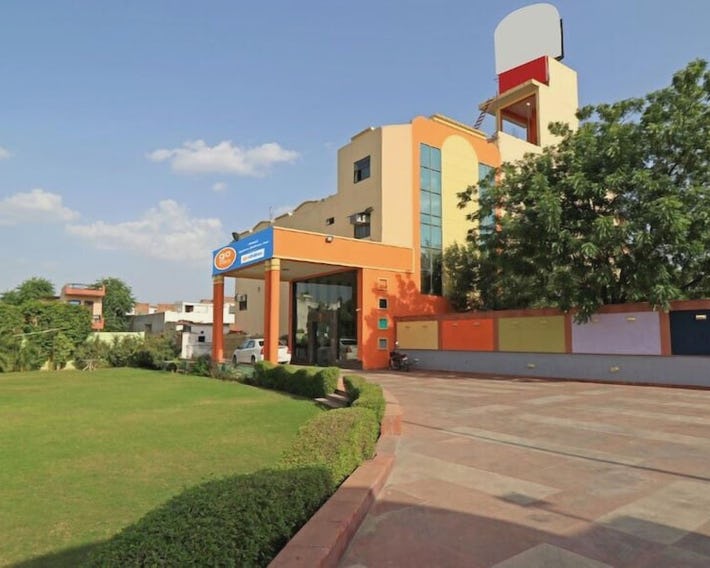 Jypore Saffron Inn & Suits