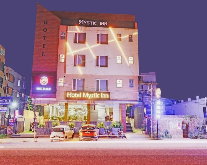 Hotel Mystic Inn