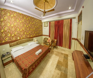 Hotel Solitaire by OYO Rooms