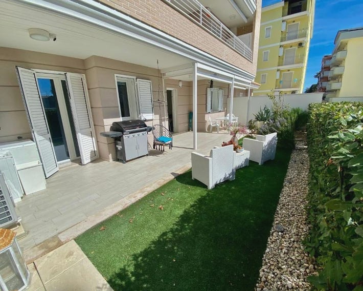Appartamento al mare con giardino, spiaggia e piscina