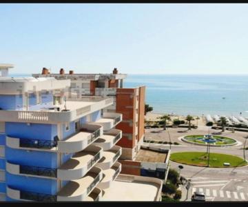 RICCIO BLU pochi passi dal mare