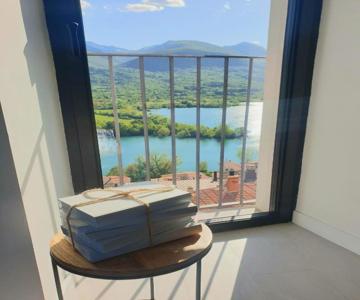 La porticina Incantevole vista lago a Barrea