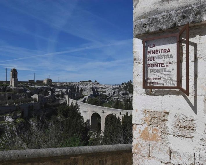 LA FINESTRA SUL PONTE