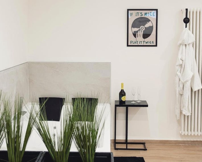 Rehouse - Luxury Suite w Jacuzzi