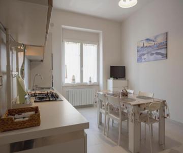 Amare Apartment Near The Sea