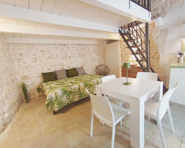 LA SALVIA guest house