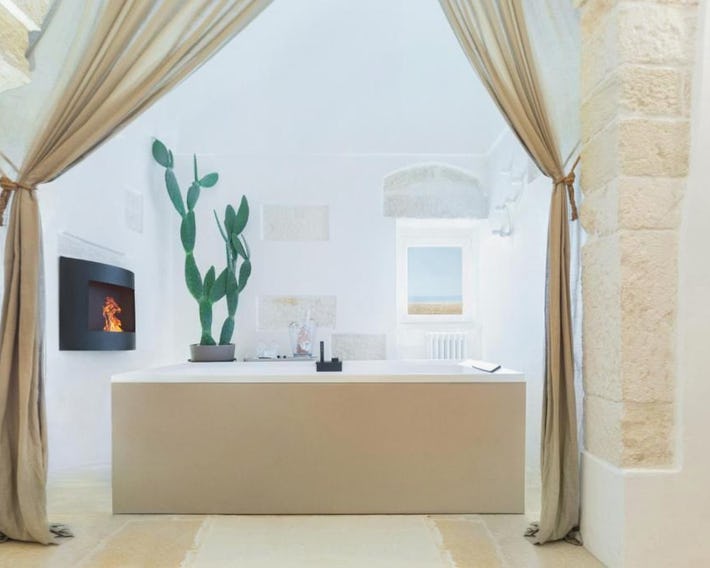 BELLE HOME OSTUNI vasca vista mare