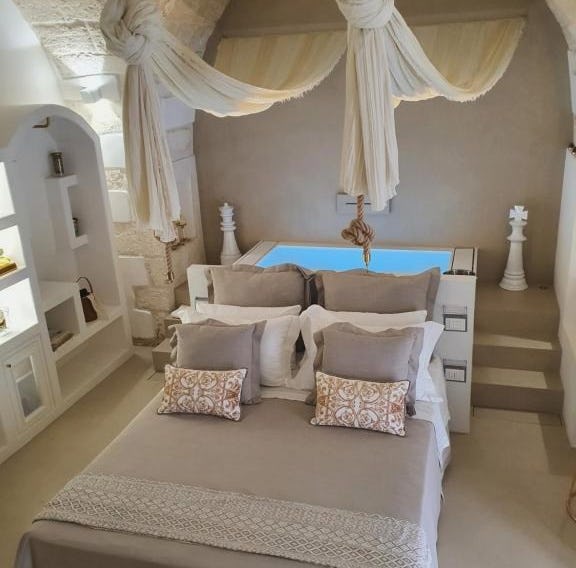 Eurydice Suite with Infinity Jacuzzi