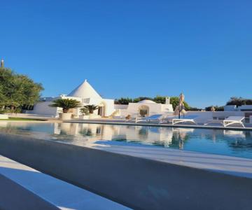 Trullo il Gelso with Private Salt Water Infinity Pool and Jacuzzi inside