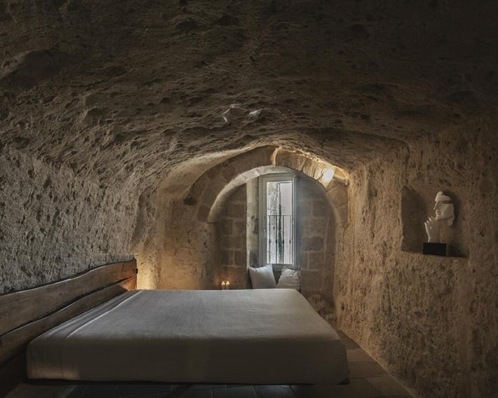 Aque cave