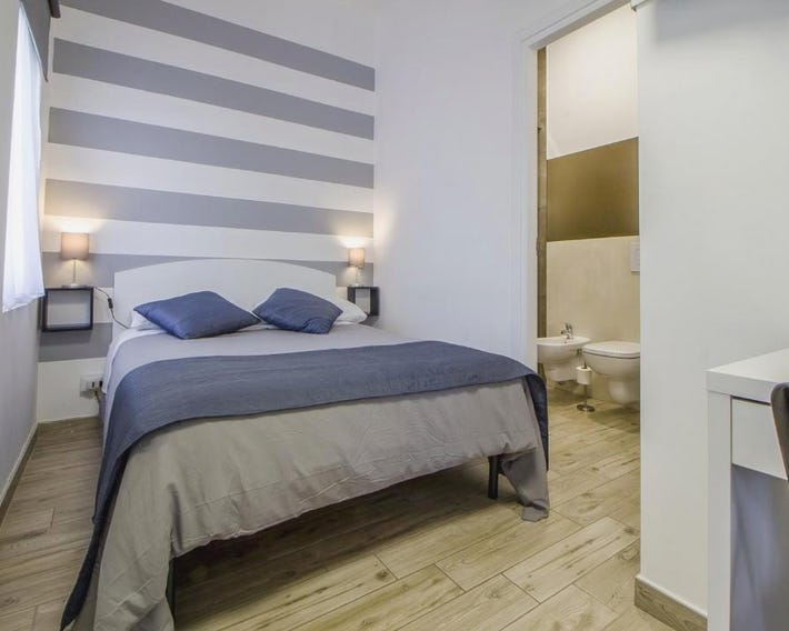 Appartamento con 2 camere e 2 bagni in centro con parcheggio